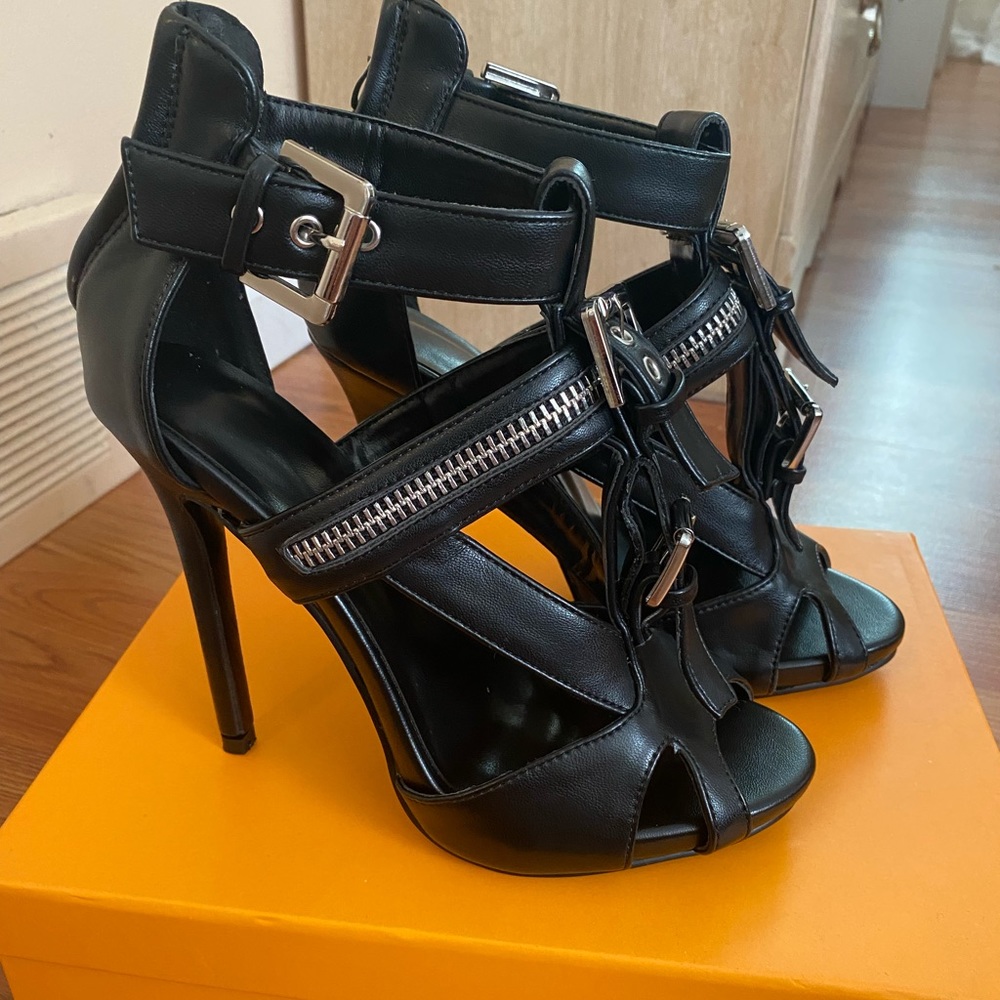 New UP2STEP sexy heels. Size 8